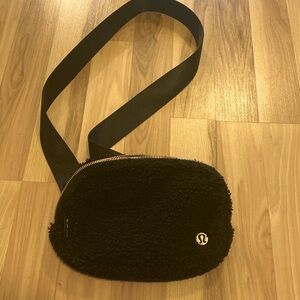 Lululemon Sherpa belt bag